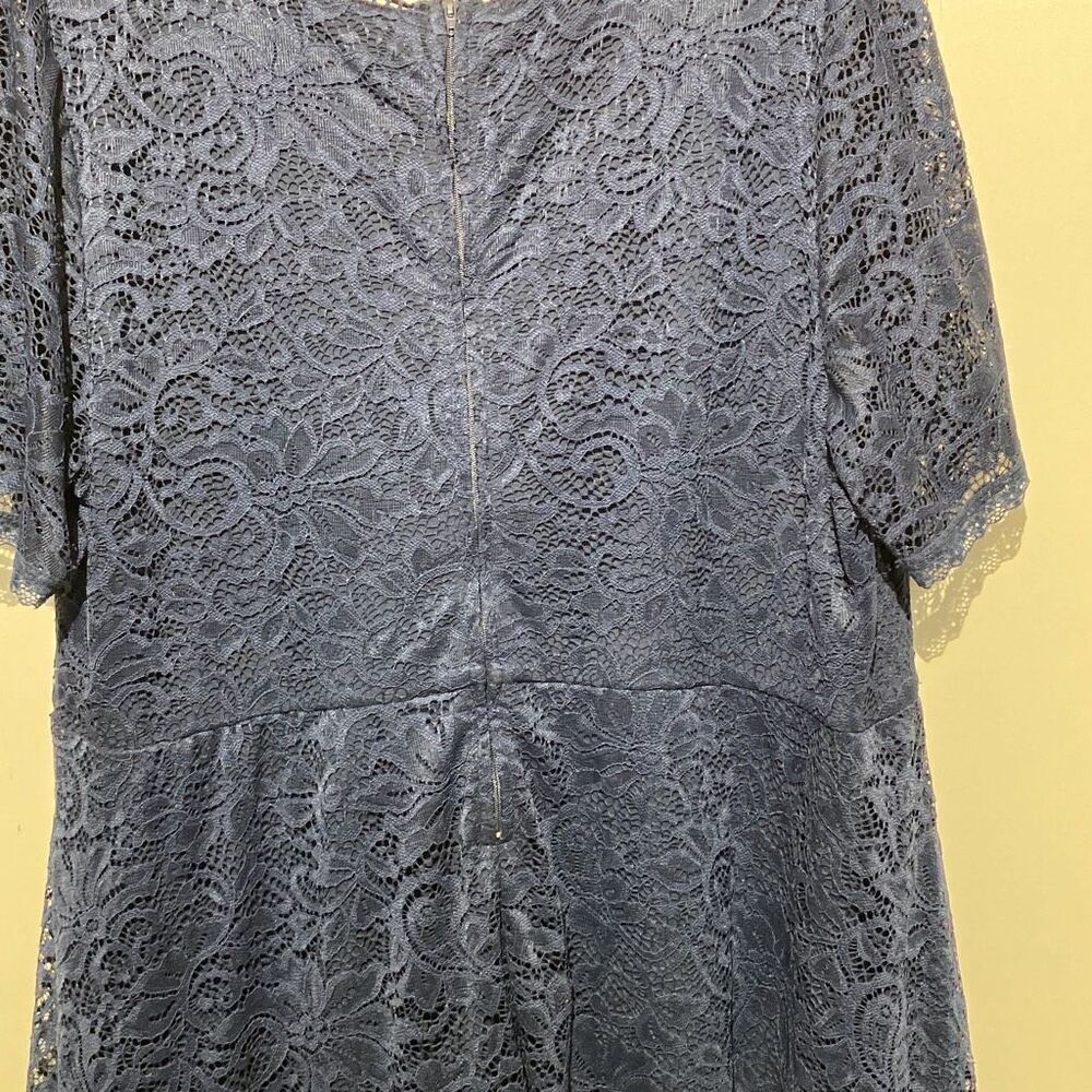 Torrid Women's Navy Floral Lace V-Neck Short Sleeve Fit & Flare Dress Size 24 - Picture 9 of 10